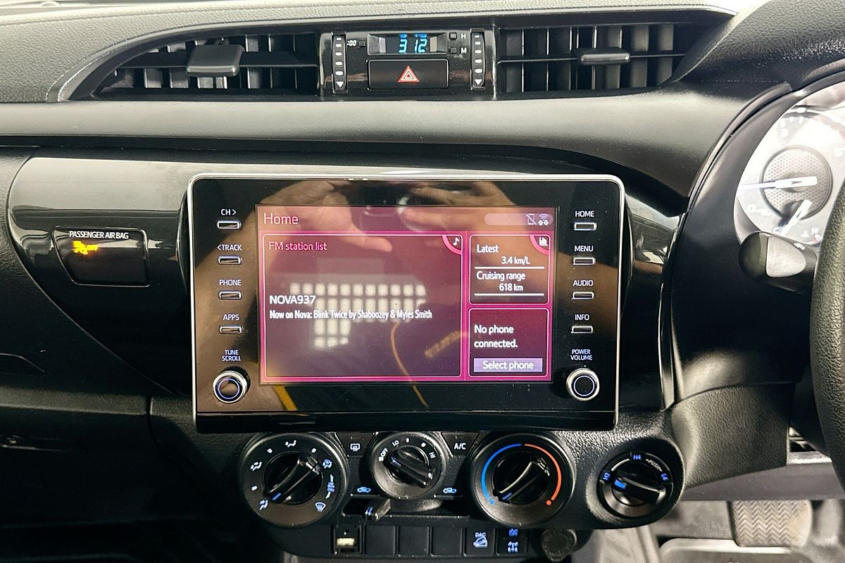 2021 Toyota HILUX SR (4x4) GUN126R FACELIFT 4X4