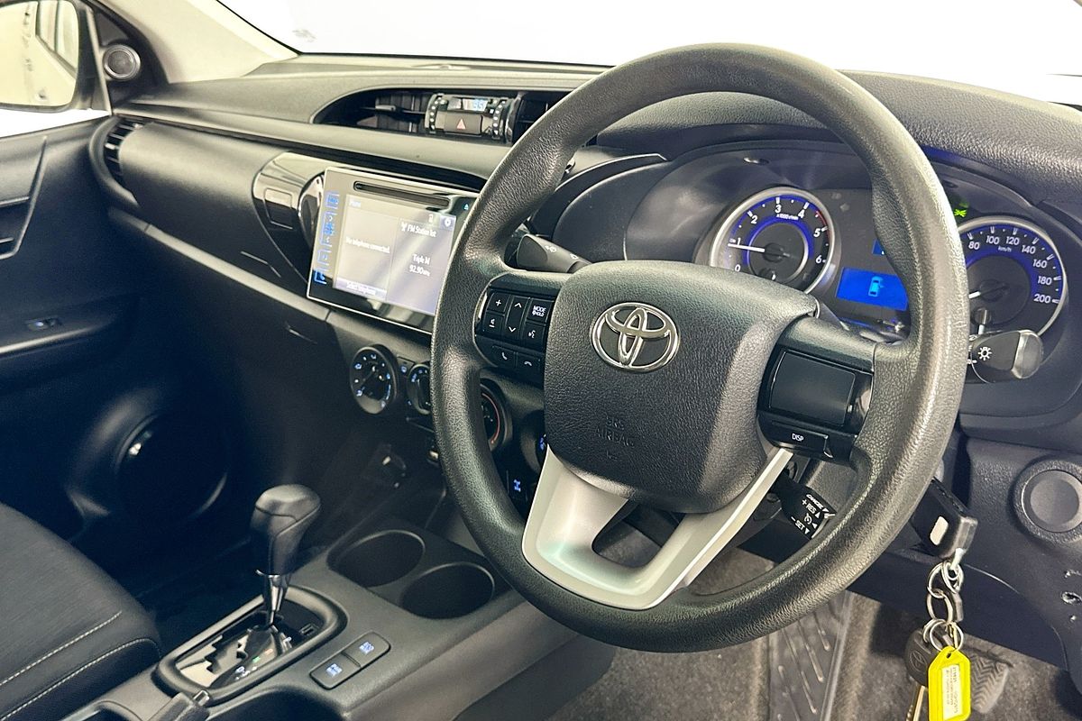 2017 Toyota HILUX SR (4x4) GUN126R 4X4