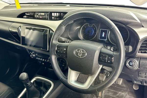 2017 Toyota HILUX SR5 (4x4) GUN126R 4X4