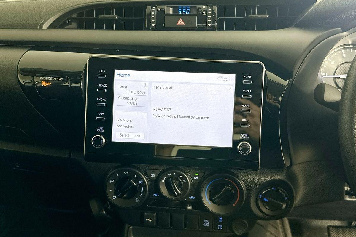 2025 Toyota HILUX SR (4x4) STEEL WHEELS GUN126R RC 4X4