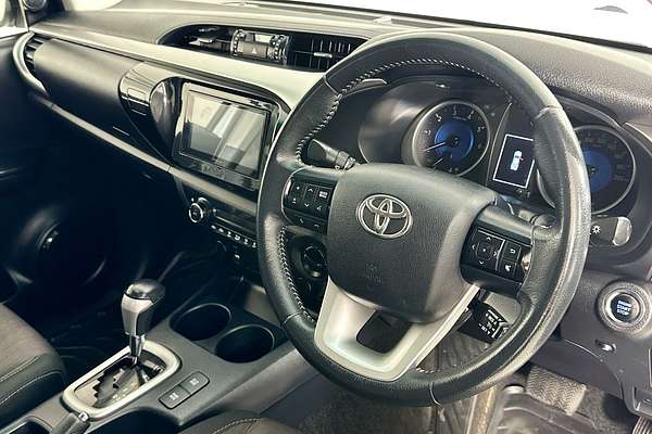 2017 Toyota HILUX SR5 (4x4) GUN126R 4X4