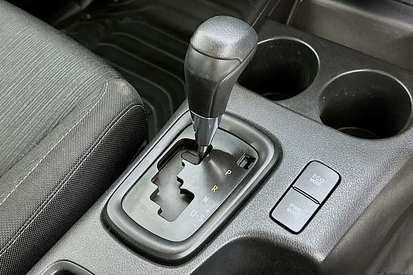 2020 Toyota HILUX SR (4x4) GUN126R FACELIFT 4X4