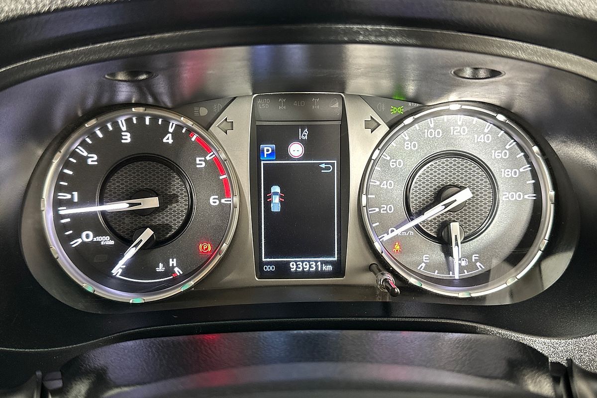 2020 Toyota HILUX SR (4x4) GUN126R FACELIFT 4X4