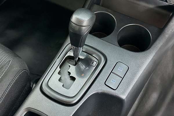 2020 Toyota HILUX SR (4x4) GUN126R FACELIFT 4X4