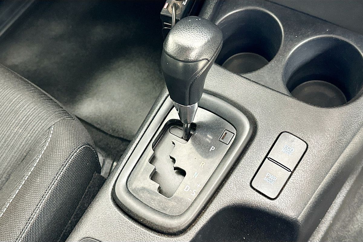 2020 Toyota HILUX SR (4x4) GUN126R FACELIFT 4X4