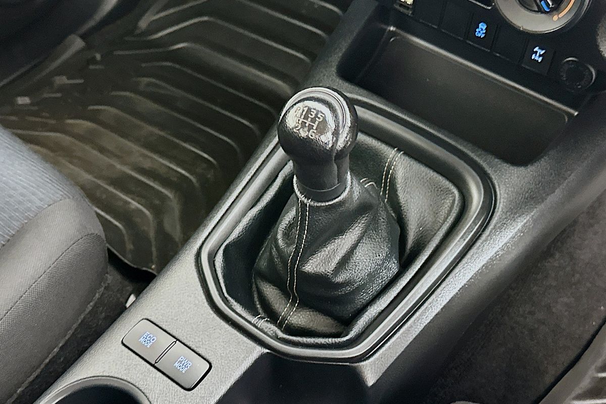 2016 Toyota HILUX SR (4x4) GUN126R 4X4