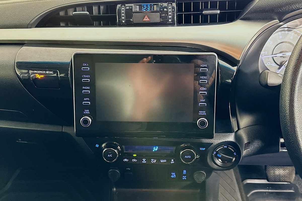 2021 Toyota HILUX SR5 (4x4) GUN126R FACELIFT 4X4