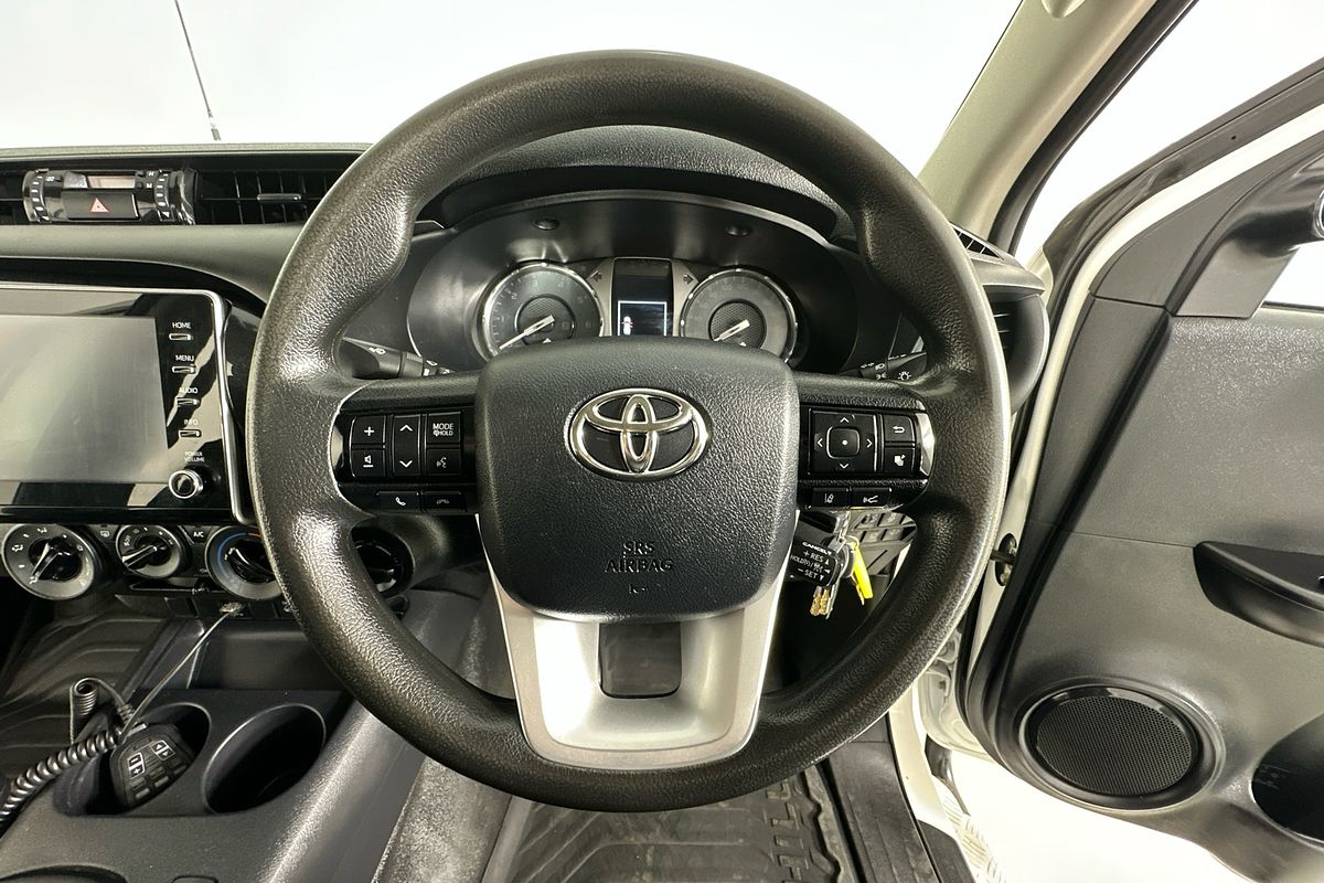 2020 Toyota HILUX SR (4x4) GUN126R FACELIFT 4X4
