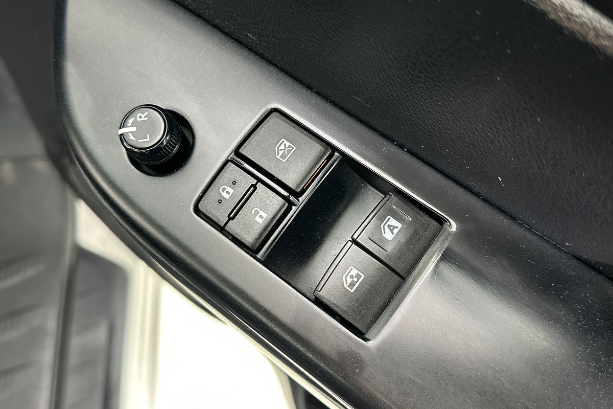 2016 Toyota Hilux WORKMATE GUN122R REAR WHEEL DRIVE