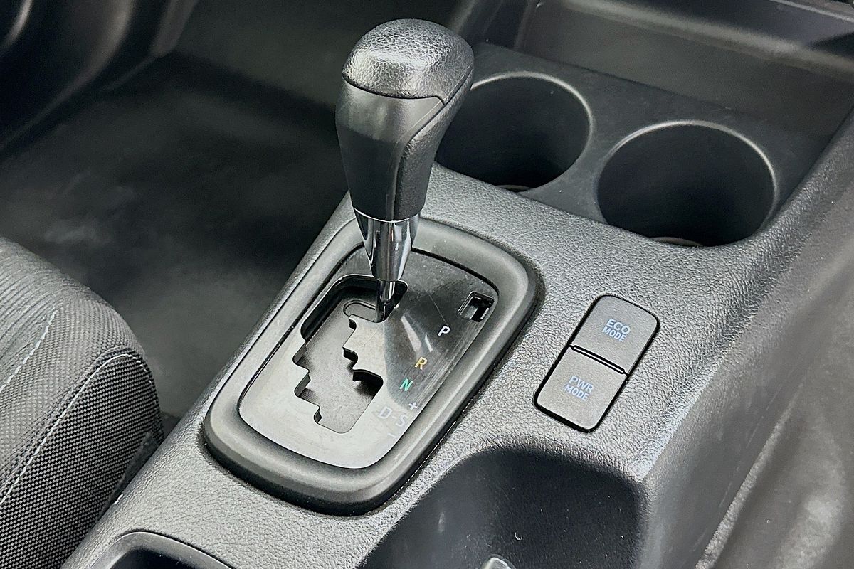 2020 Toyota HILUX SR (4x4) GUN126R FACELIFT 4X4
