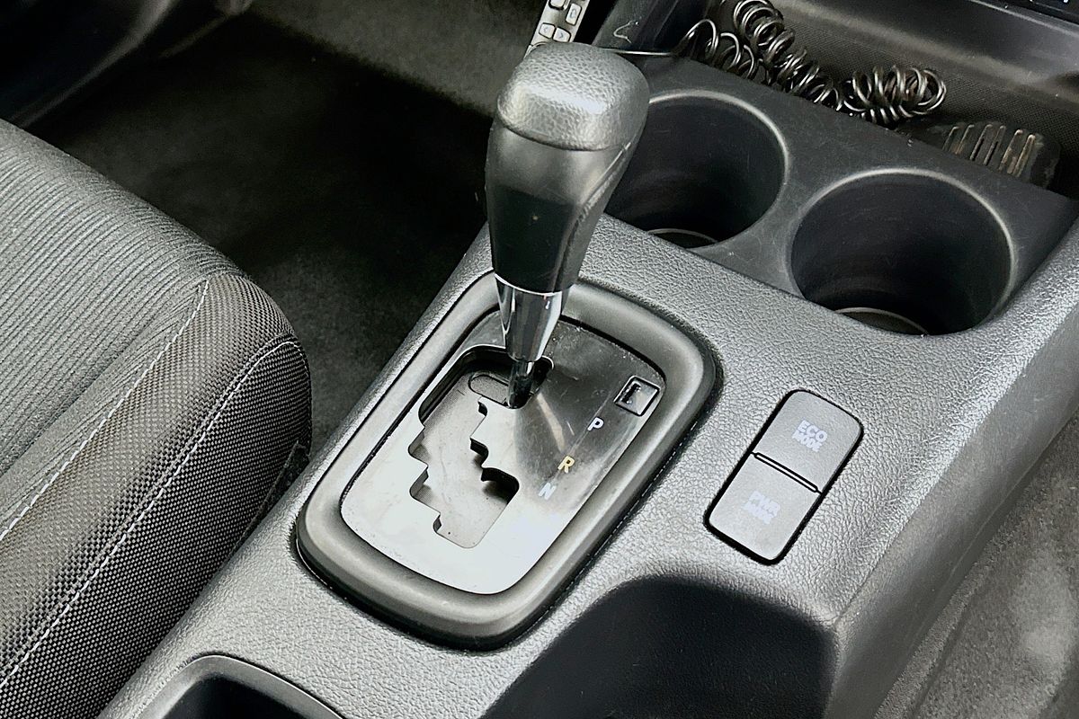 2020 Toyota HILUX SR (4x4) GUN126R FACELIFT 4X4