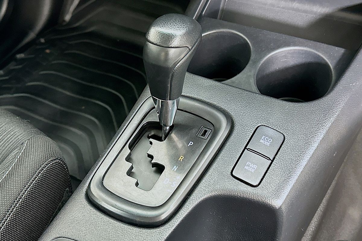2020 Toyota HILUX SR (4x4) GUN126R FACELIFT 4X4