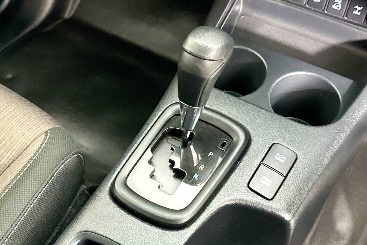 2017 Toyota HILUX SR (4x4) GUN126R 4X4