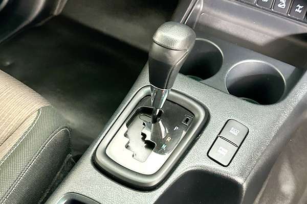 2017 Toyota HILUX SR (4x4) GUN126R 4X4