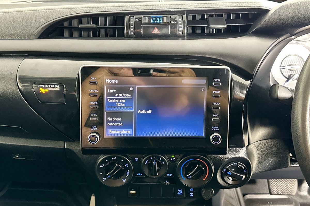 2020 Toyota HILUX SR (4x4) GUN126R FACELIFT 4X4