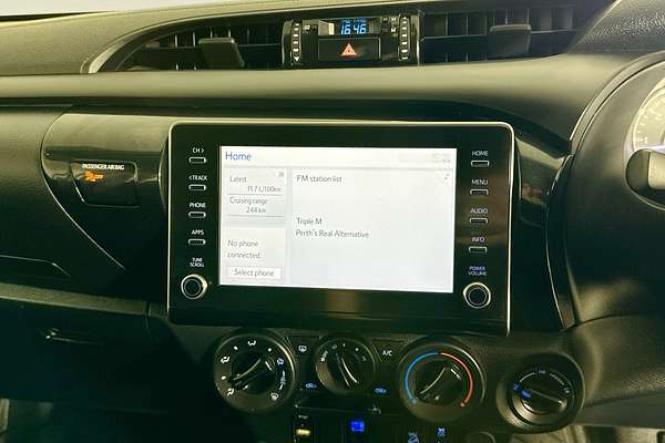 2020 Toyota HILUX SR (4x4) GUN126R FACELIFT 4X4