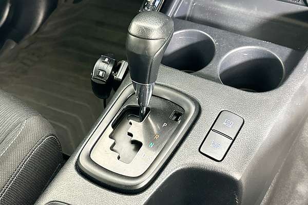 2021 Toyota HILUX SR (4x4) GUN126R FACELIFT 4X4