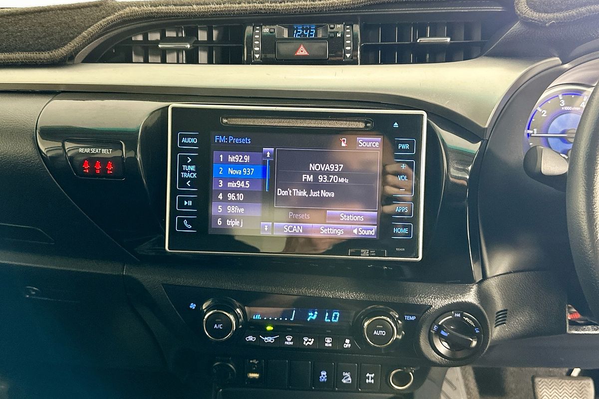 2017 Toyota HILUX SR5 (4x4) GUN126R 4X4