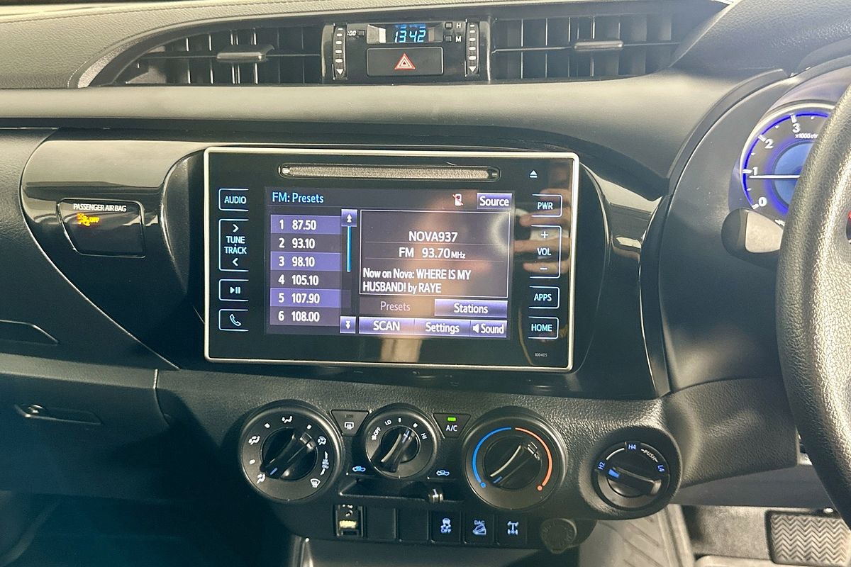 2019 Toyota HILUX SR (4x4) GUN126R MY19 4X4