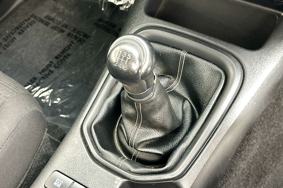 2017 Toyota HILUX SR (4x4) GUN126R 4X4