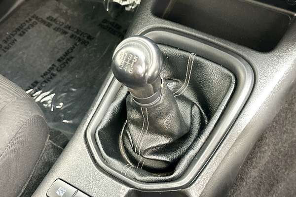 2017 Toyota HILUX SR (4x4) GUN126R 4X4