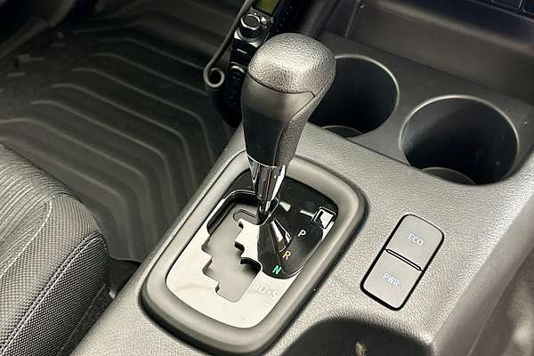 2025 Toyota HILUX SR (4x4) STEEL WHEELS GUN126R RC 4X4