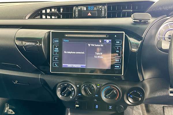2017 Toyota HILUX SR (4x4) GUN126R 4X4