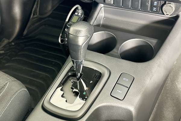 2025 Toyota HILUX SR (4x4) GUN126R RC 4X4