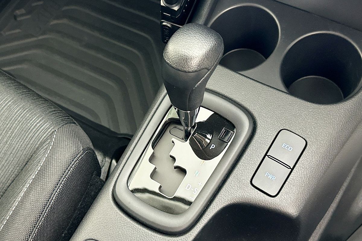 2025 Toyota HILUX SR (4x4) STEEL WHEELS GUN126R RC 4X4