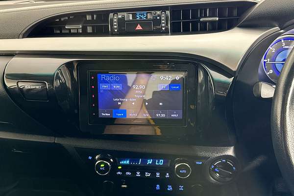 2017 Toyota HILUX SR5 (4x4) GUN126R 4X4