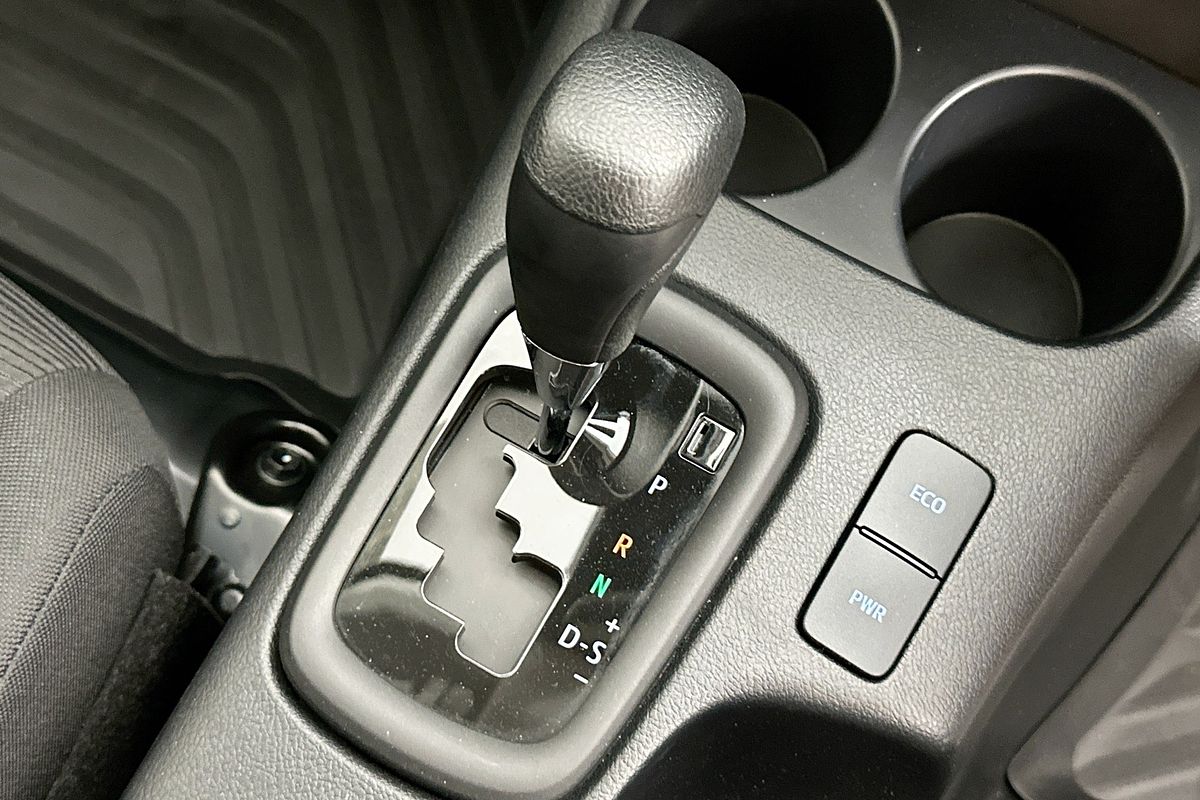 2025 Toyota HILUX SR (4x4) GUN126R RC 4X4