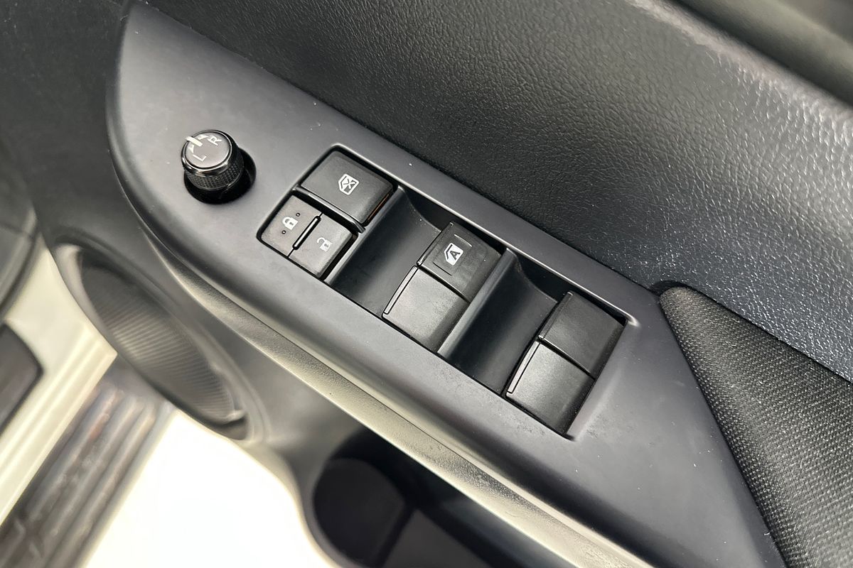 2020 Toyota HILUX SR (4x4) GUN126R MY19 UPGRADE 4X4