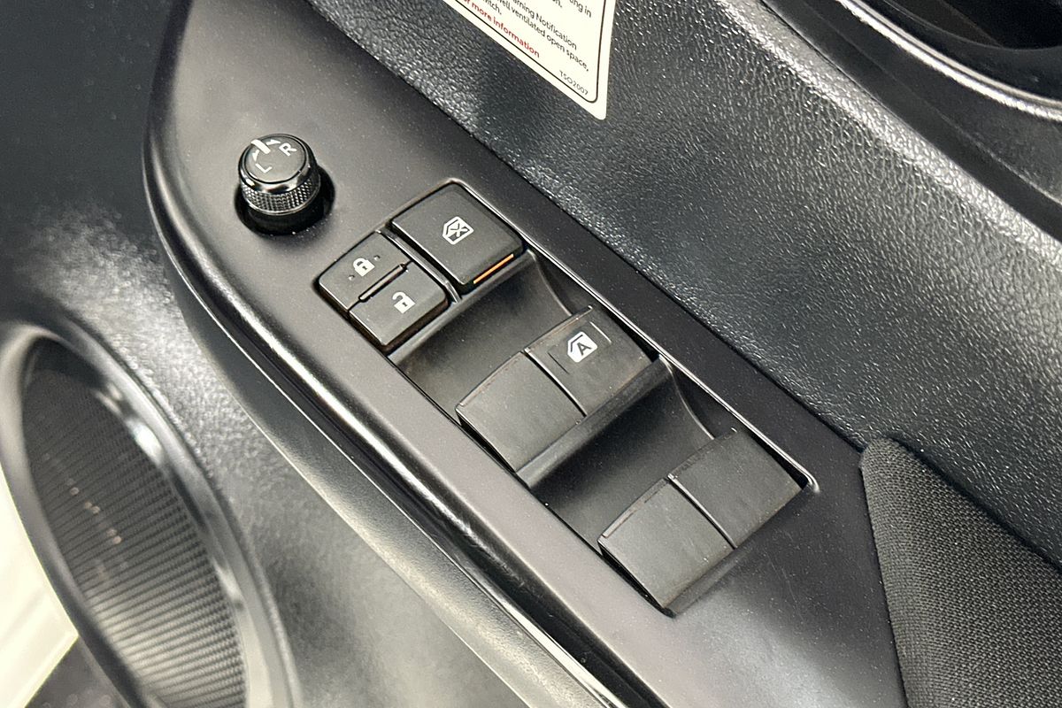 2021 Toyota HILUX SR (4x4) GUN126R FACELIFT 4X4