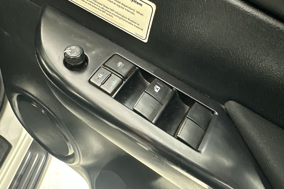 2021 Toyota HILUX SR (4x4) GUN126R FACELIFT 4X4