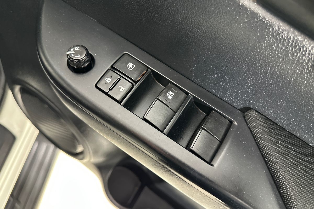 2018 Toyota HILUX SR (4x4) GUN126R MY17 4X4