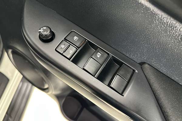 2018 Toyota HILUX SR (4x4) GUN126R MY17 4X4