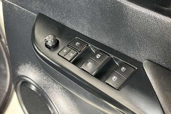 2016 Toyota HILUX SR (4x4) GUN126R 4X4