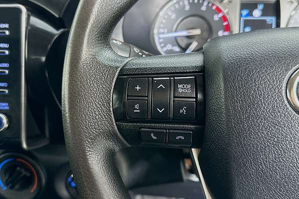 2020 Toyota HILUX SR (4x4) GUN126R FACELIFT 4X4