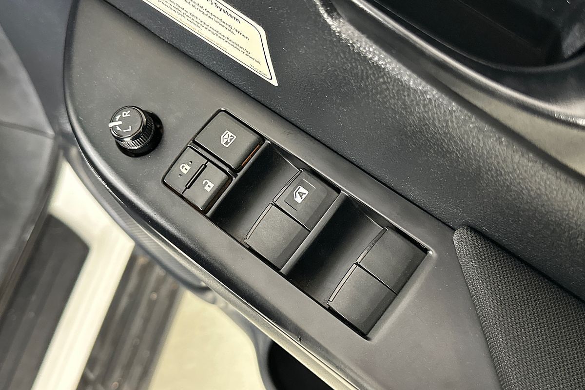 2020 Toyota HILUX SR (4x4) GUN126R FACELIFT 4X4