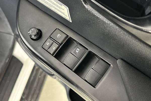 2020 Toyota HILUX SR (4x4) GUN126R FACELIFT 4X4