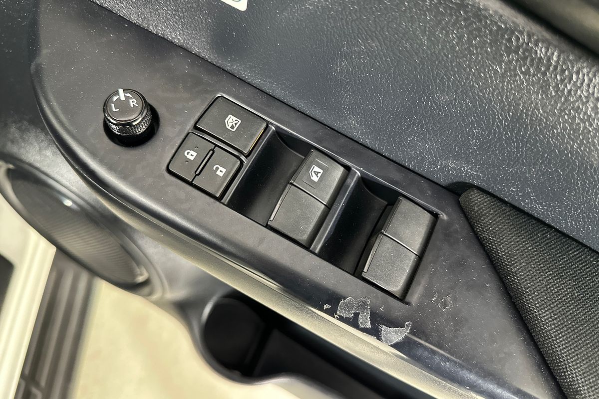 2021 Toyota HILUX SR (4x4) GUN126R FACELIFT 4X4
