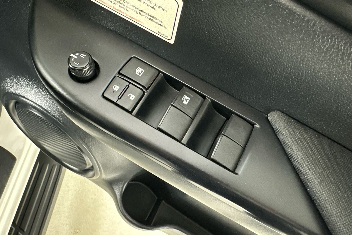 2021 Toyota HILUX SR (4x4) GUN126R FACELIFT 4X4