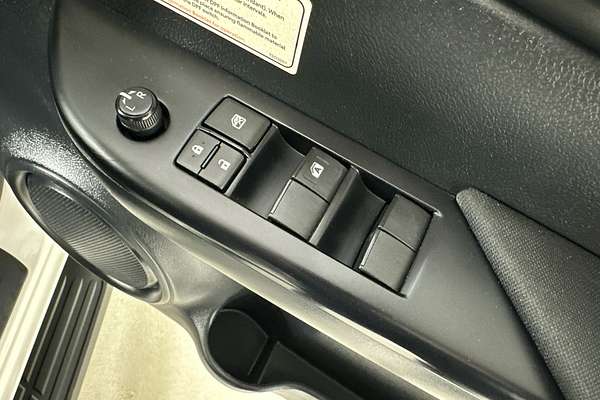 2021 Toyota HILUX SR (4x4) GUN126R FACELIFT 4X4