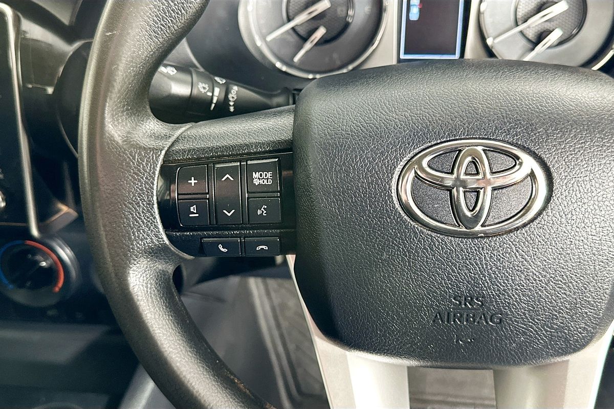 2020 Toyota HILUX SR (4x4) GUN126R FACELIFT 4X4