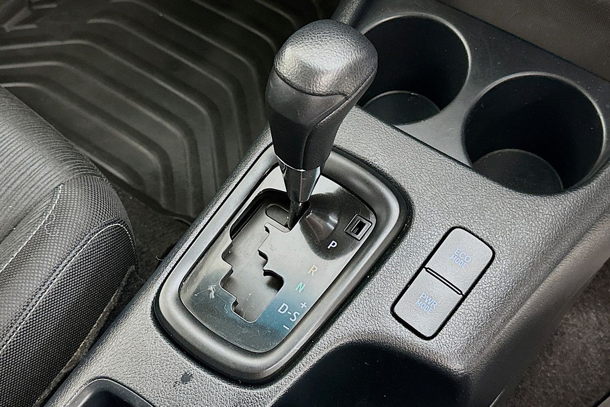 2015 Toyota HILUX SR GUN126R 4X4
