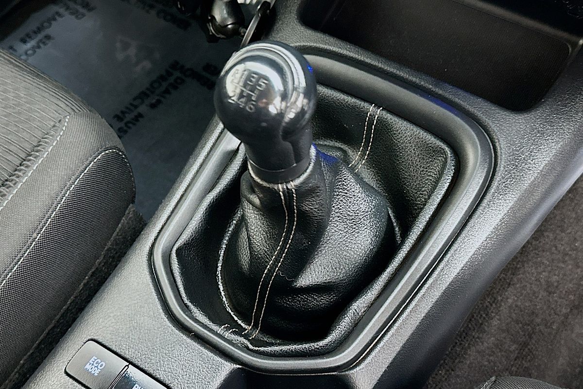 2017 Toyota HILUX SR (4x4) GUN126R 4X4