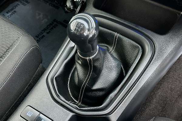 2017 Toyota HILUX SR (4x4) GUN126R 4X4