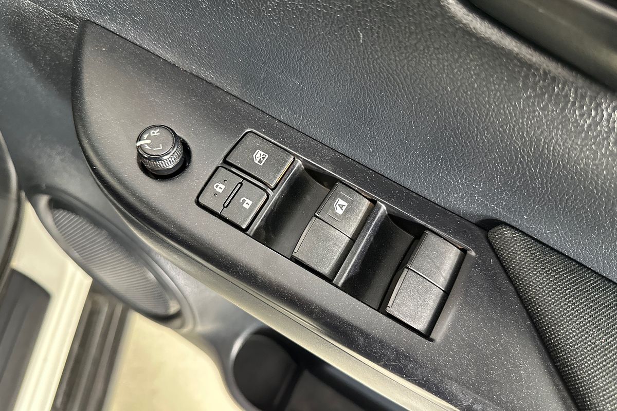 2021 Toyota HILUX SR (4x4) GUN126R FACELIFT 4X4