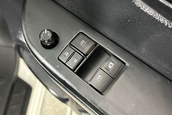 2016 Toyota HILUX SR (4x4) GUN126R 4X4