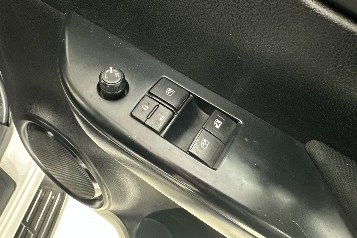2016 Toyota HILUX SR (4x4) GUN126R 4X4